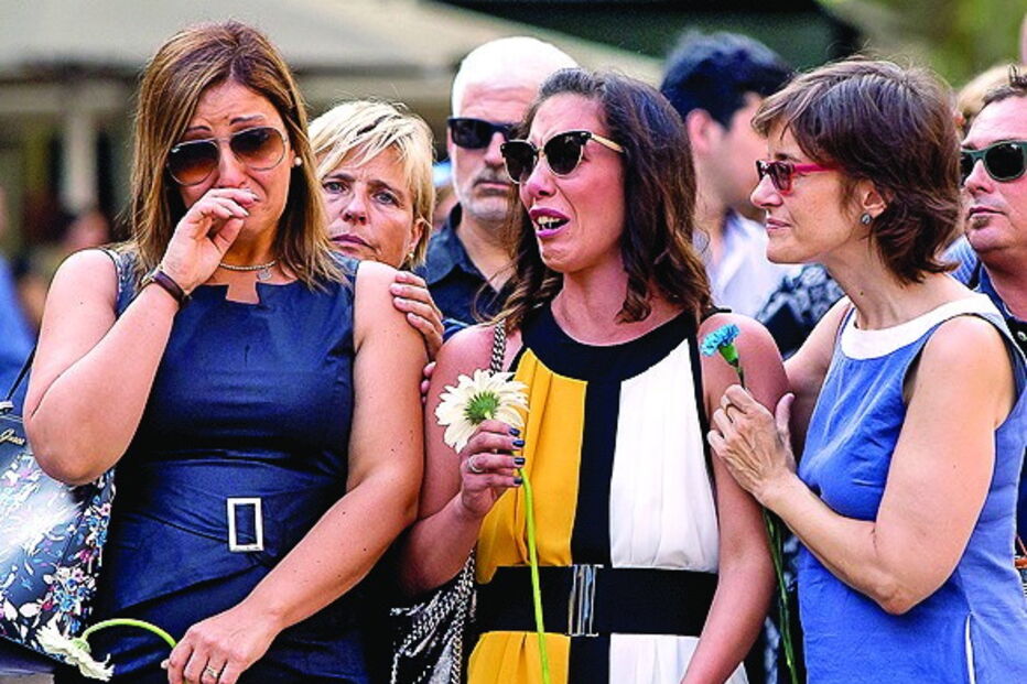 Barcelona relembra as vítimas do terror de 2017