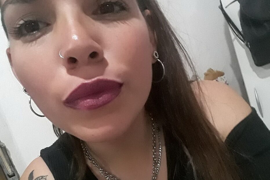 Agente dá de mamar a bebé