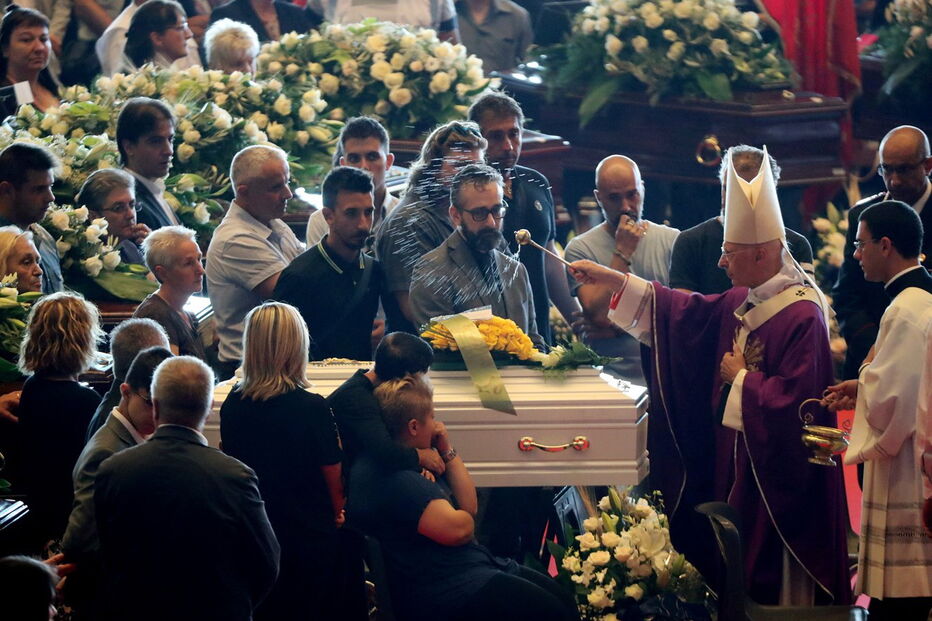 Cerimónia de homenagem às vítimas da tragédia em Génova