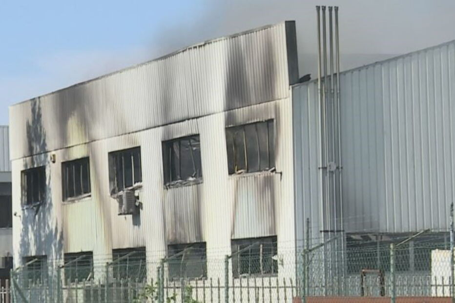 Incêndio em fábrica de tintas na Maia