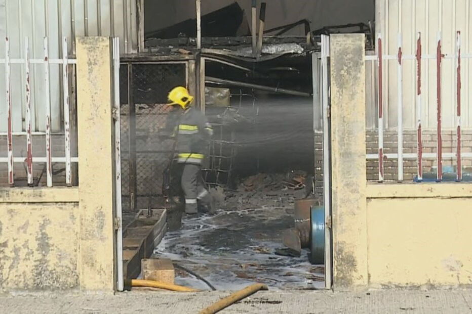  Incêndio em fábrica de tintas na Maia