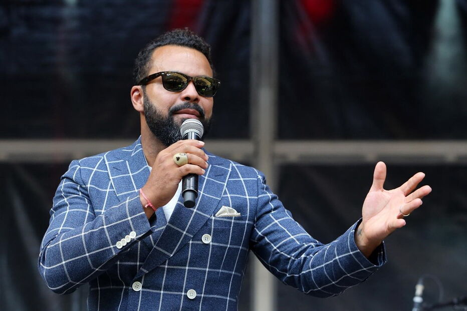 Atuação de Myles Sanko