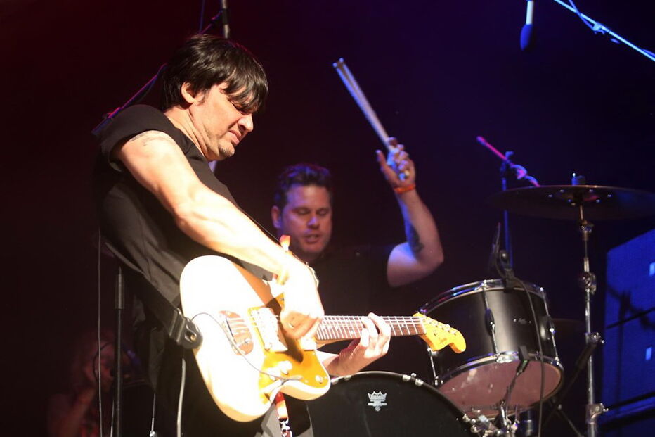 Atuação de Dead Combo