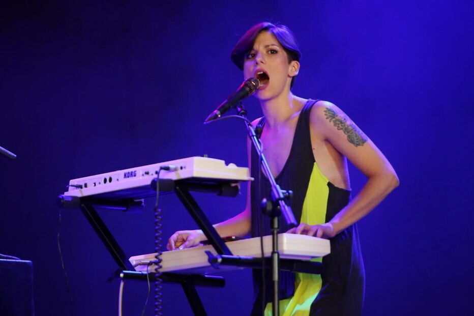 Atuação de Dear Telephone