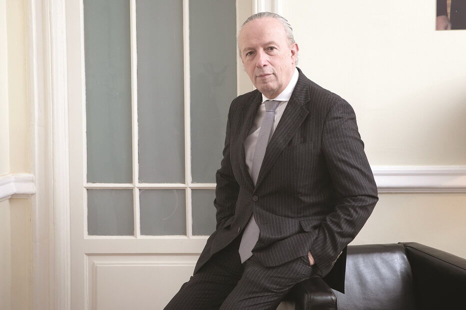 Antigo líder do PSD defende a reestruturação da dívida pública e opõe-se totalmente aos acordos com os socialistas  