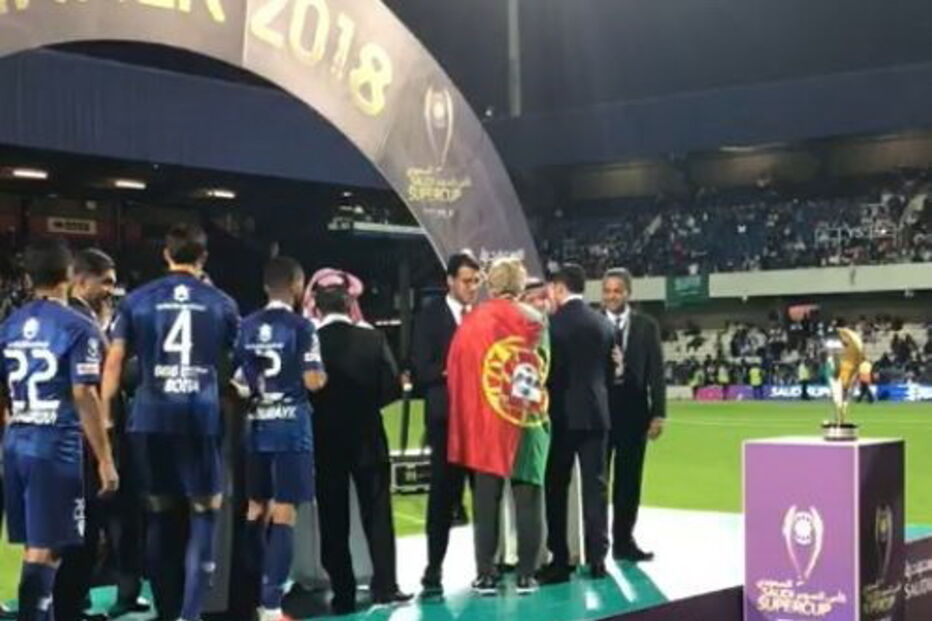 Jorge Jesus conquista primeiro troféu ao serviço do Al Hilal