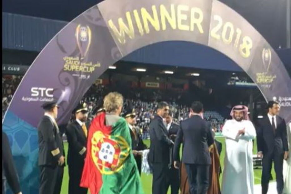 Jorge Jesus conquista primeiro troféu ao serviço do Al Hilal