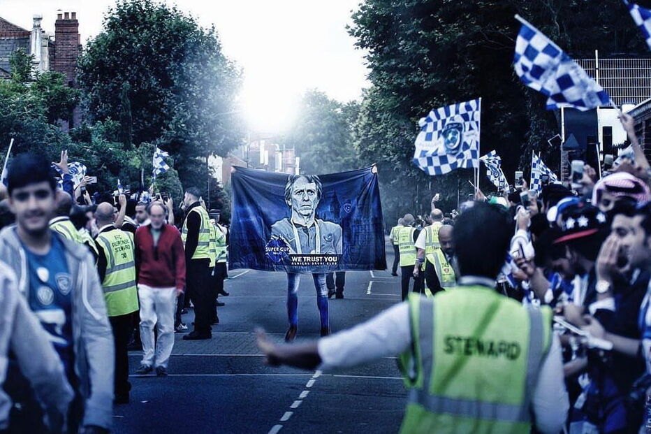 Jorge Jesus homenageado por adeptos