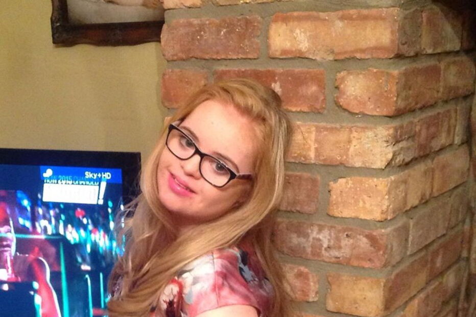 Menina torna-se na primeira modelo com síndrome de down a vencer concurso de beleza internacional