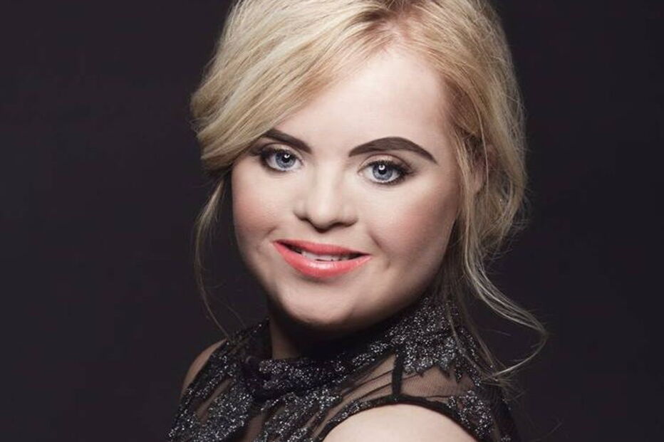 Menina torna-se na primeira modelo com síndrome de down a vencer concurso de beleza internacional
