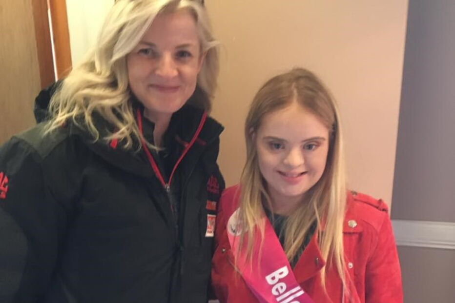 Menina torna-se na primeira modelo com síndrome de down a vencer concurso de beleza internacional