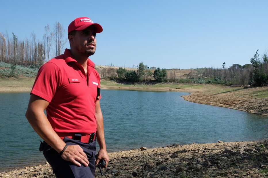 Rui Leitão, dos Bombeiros de Santa Comba Dão, na barragem da Aguieira