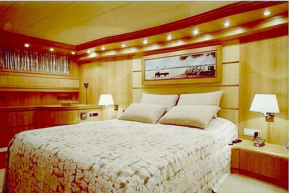 Quartos de dimensões generosas, devidamente equipados,  asseguram o conforto dos passageiros 