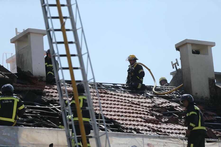 Explosão e incêndio em prédio de habitação em Campo de Ourique