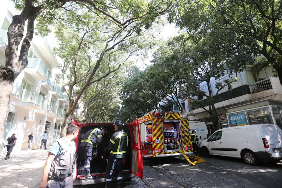 Explosão e incêndio em prédio de habitação em Campo de Ourique
