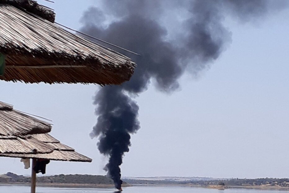 2018-08-21_14_36_51 incendiobarco2.jpg