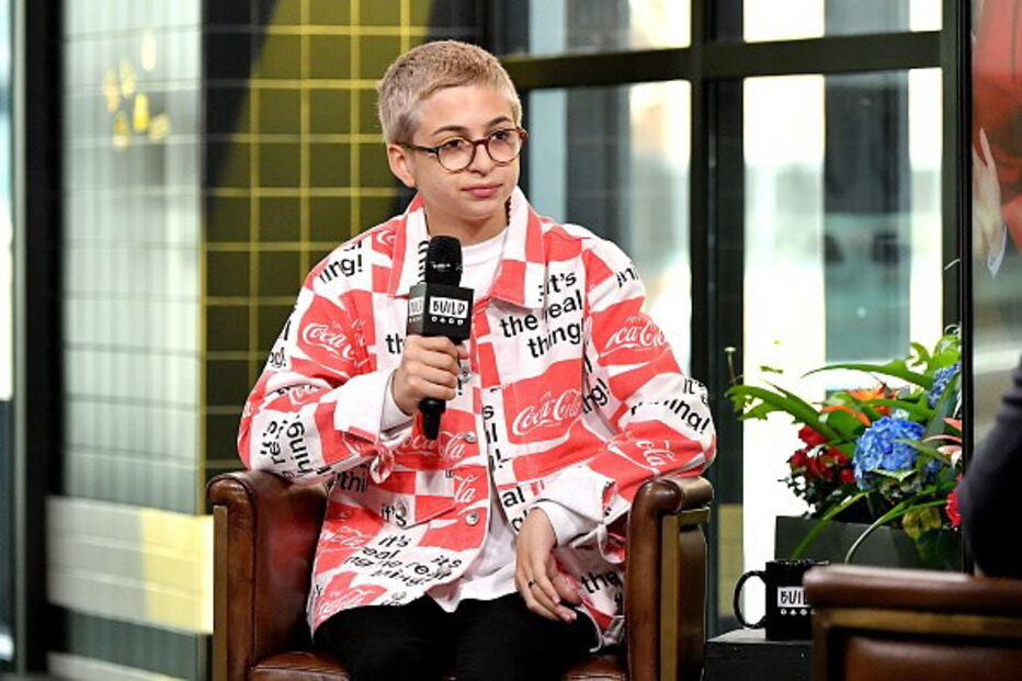 Atriz da Disney revela aos 17 anos ser transexual