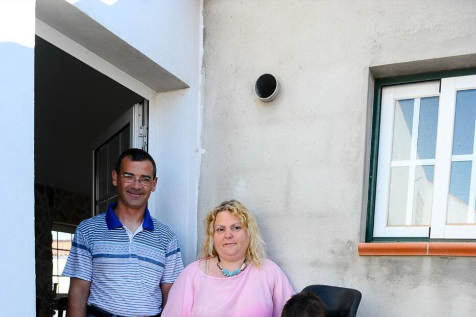 Conceição Lourenço e Carlos Filipe com o filho, David, de 12 anos 