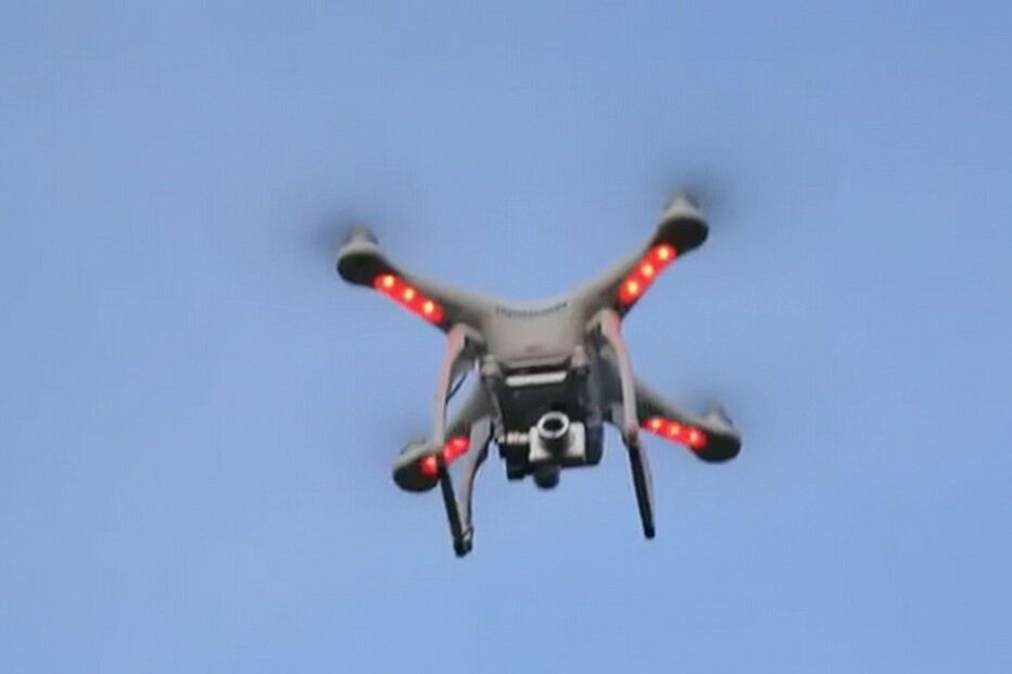 2018-08-22_12_33_20 Drone cai na pista após sobrevoar aeroporto de Lisboa.jpg