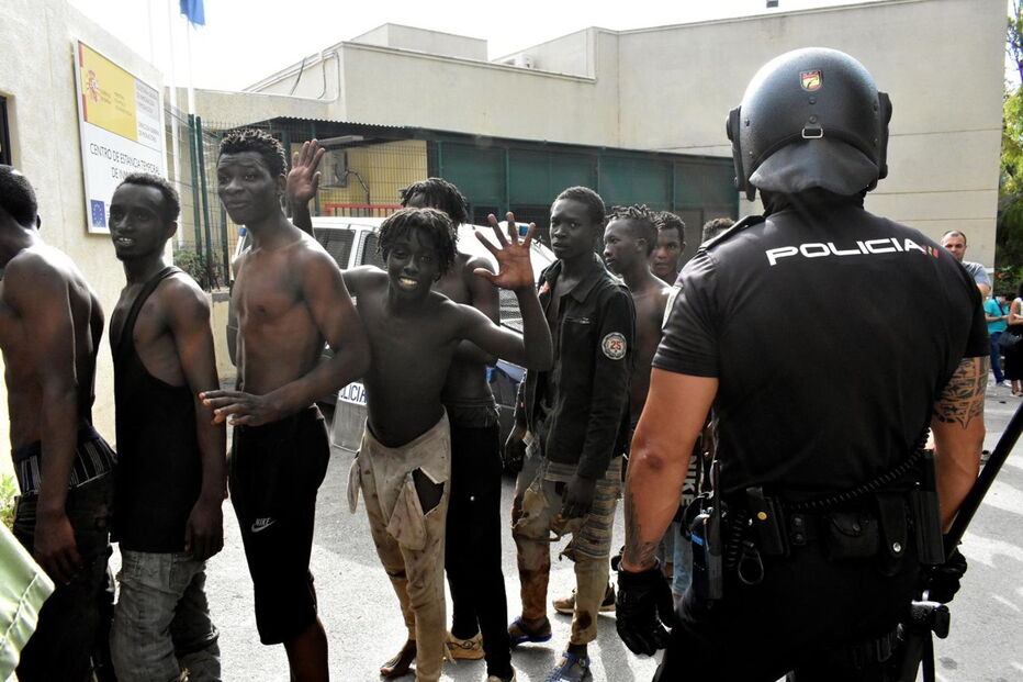 Migrantes entram de forma ilegal em Ceuta 