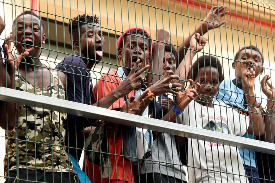 Migrantes entram de forma ilegal em Ceuta 