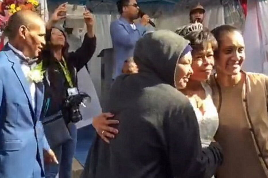 Casal casou debaixo de uma ponte, na Cidade do Cairo