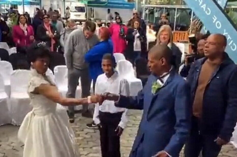 Casal casou debaixo de uma ponte, na Cidade do Cairo