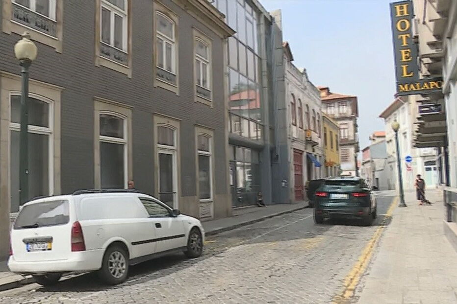 Incêndio em prédio devoluto na Baixa do Porto