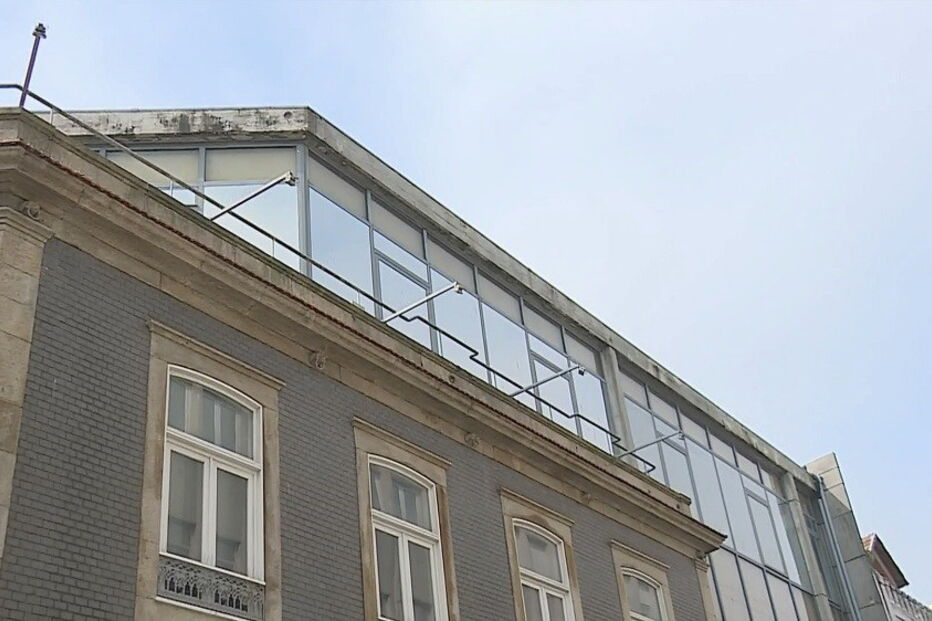 Incêndio em prédio devoluto na Baixa do Porto