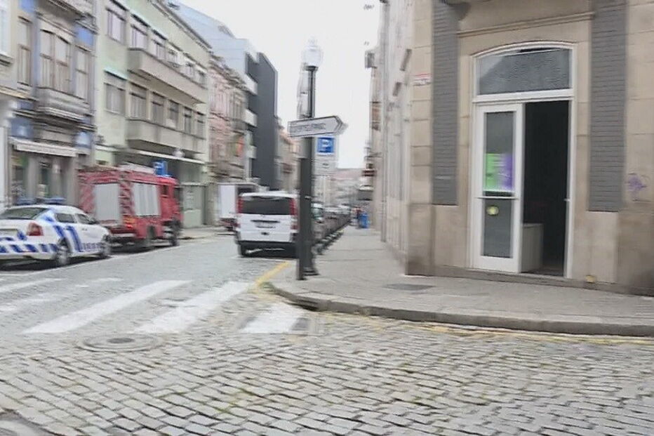 Incêndio em prédio devoluto na Baixa do Porto