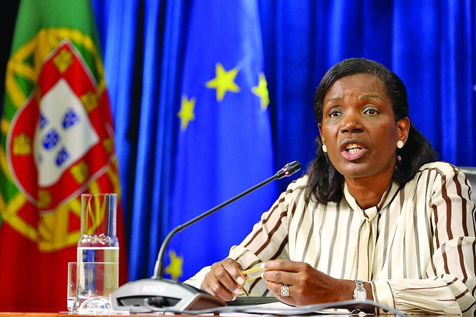 Ministra da Justiça diz que alteração vai permitir premiar os magistrados