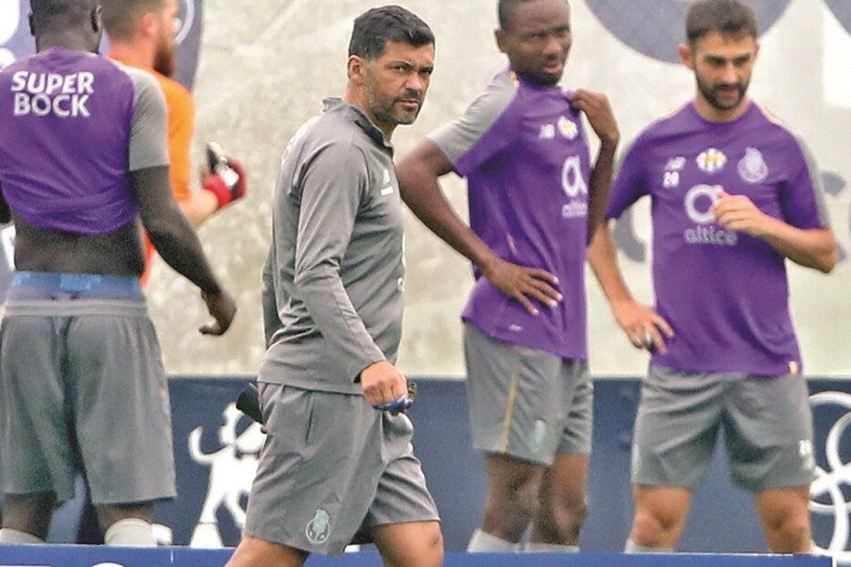 O técnico Sérgio Conceição não quer ver sair os seus principais jogadores 