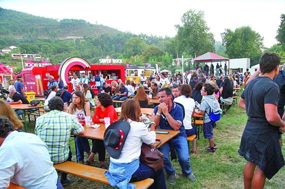 Vila de Mouros recebe milhares  de pessoas durante três dias de festa 