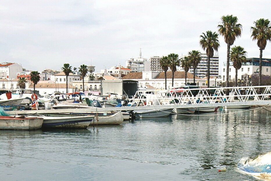 Embarcações que foram alvo de furtos estavam atracadas na doca da cidade 