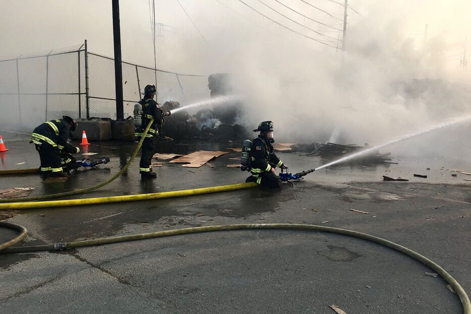 Incêndio deflagrou junto à fábrica da Tesla na Califórnia