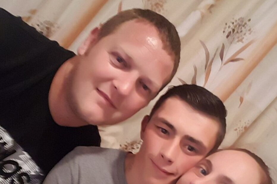 Amigos tiram 'selfie' horas antes de um enterrar o outro vivo