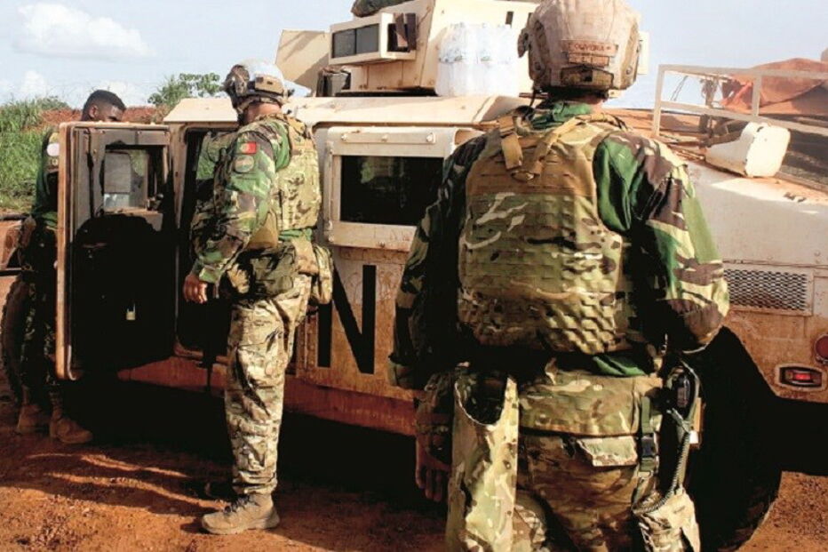 Portugueses atuaram em condições muito difíceis. Dois militares foram feridos pelos rebeldes 