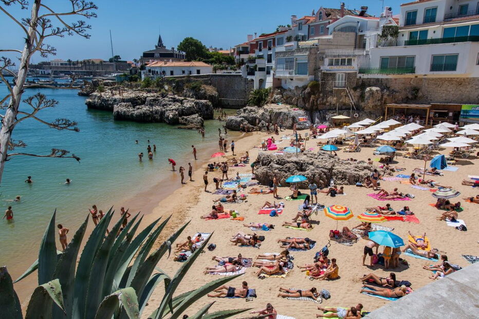Praia da Rainha em Cascais interdita a banhos