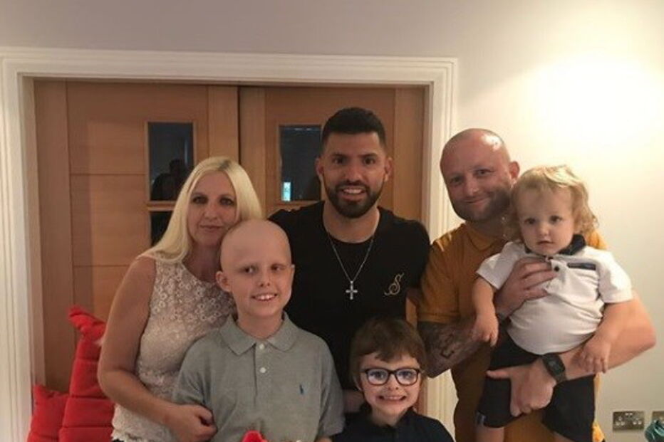 Menino com cancro foi visita de casa de Sergio Aguero