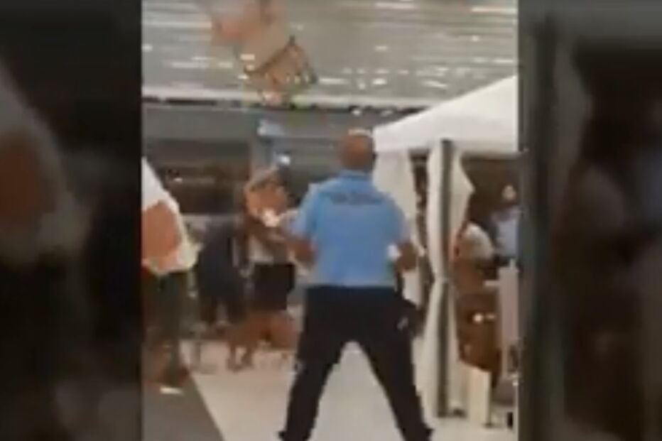 Polícias e segurança agredidos em desacatos em supermercado
