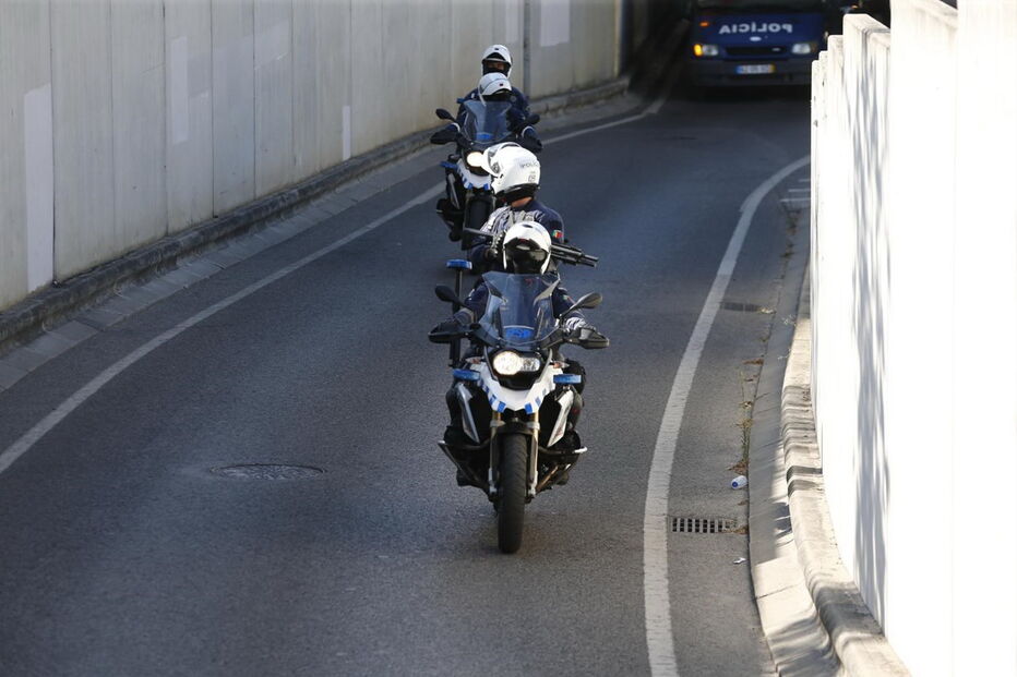 Claque do Sporting chega ao Estádio da Luz para o dérbi