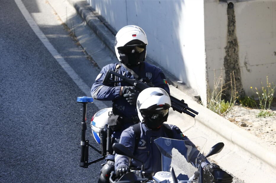 Claque do Sporting chega ao Estádio da Luz para o dérbi