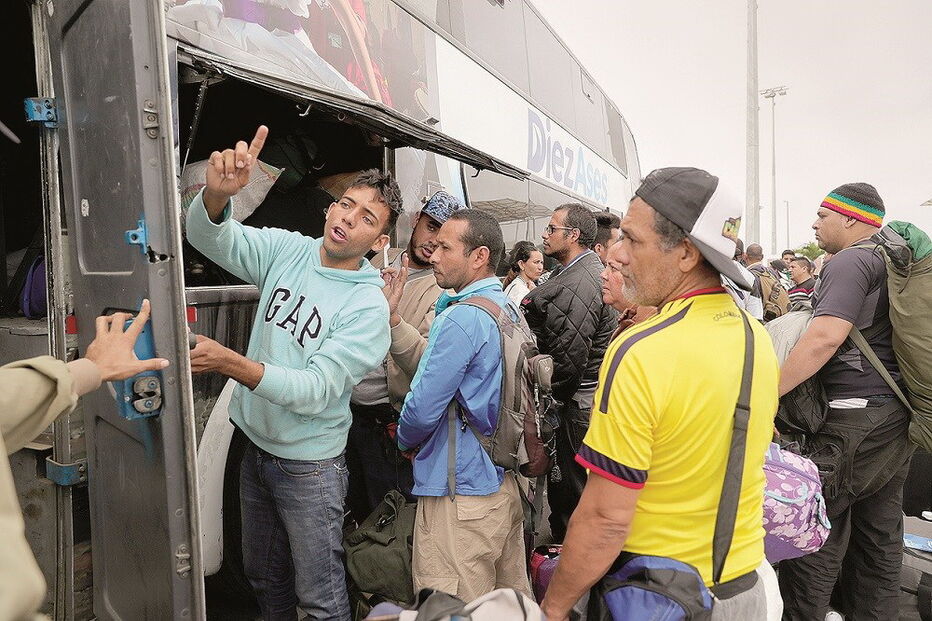 Venezuelanos em fuga travados na fronteira