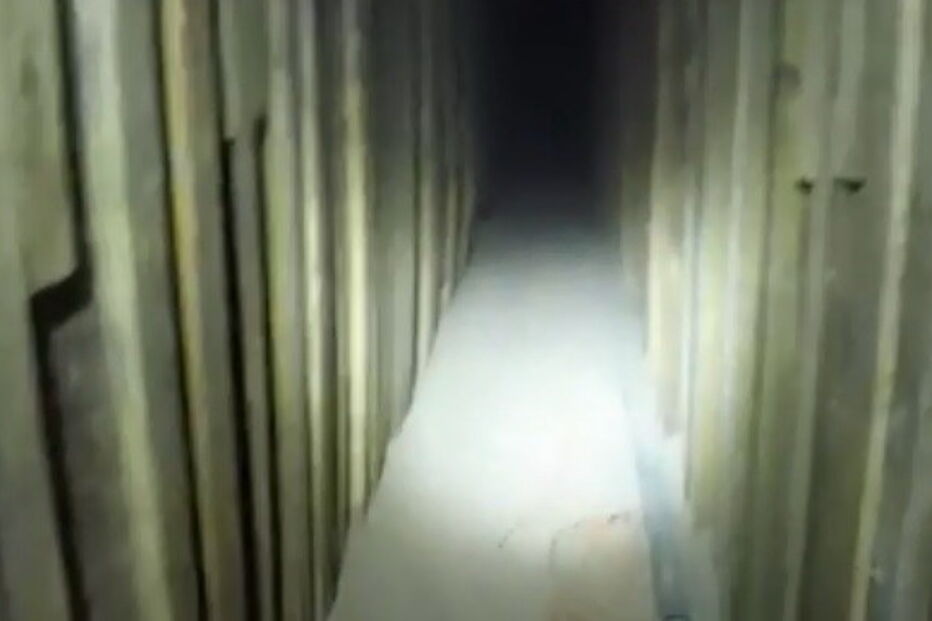 Imagens do túnel que servia de passagem de estupefacientes
