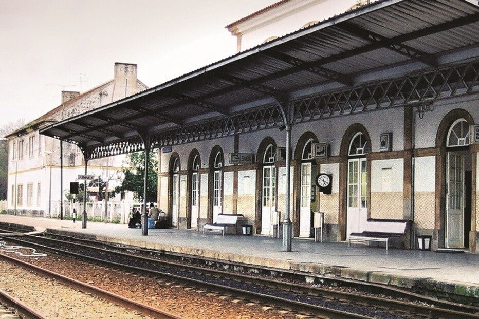 Utentes da Linha do Oeste, que liga Agualva-Cacém e a Figueira da Foz, queixam-se das falhas nos horários do serviço