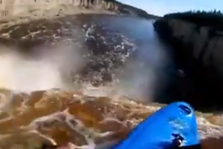 Vídeo mostra homem a sobreviver a queda de 32 metros em caiaque