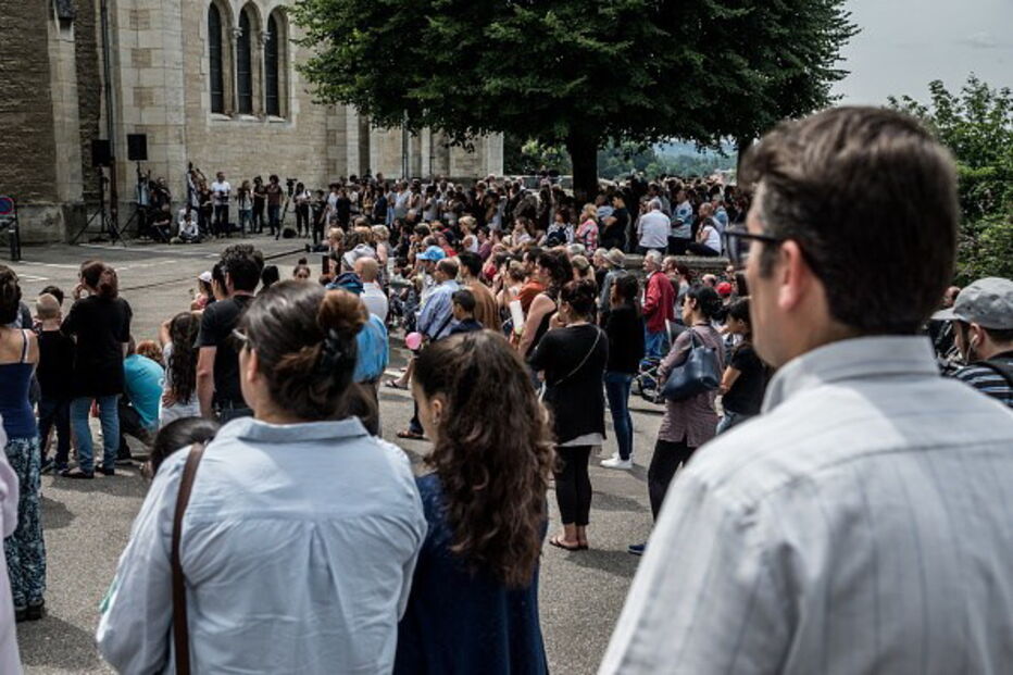 Largas dezenas de pessoas reclamaram justiça para Maëlys em França
