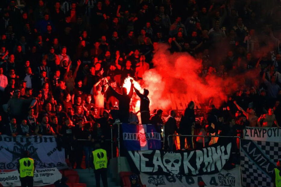 Adeptos do PAOK no estádio da Luz em 2014