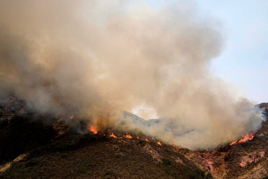 Nuvem de fumo dos incêndios, na Califórnia