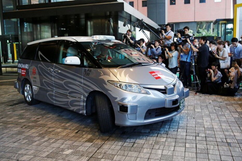Táxi automático fez teste de estreia em Tóquio